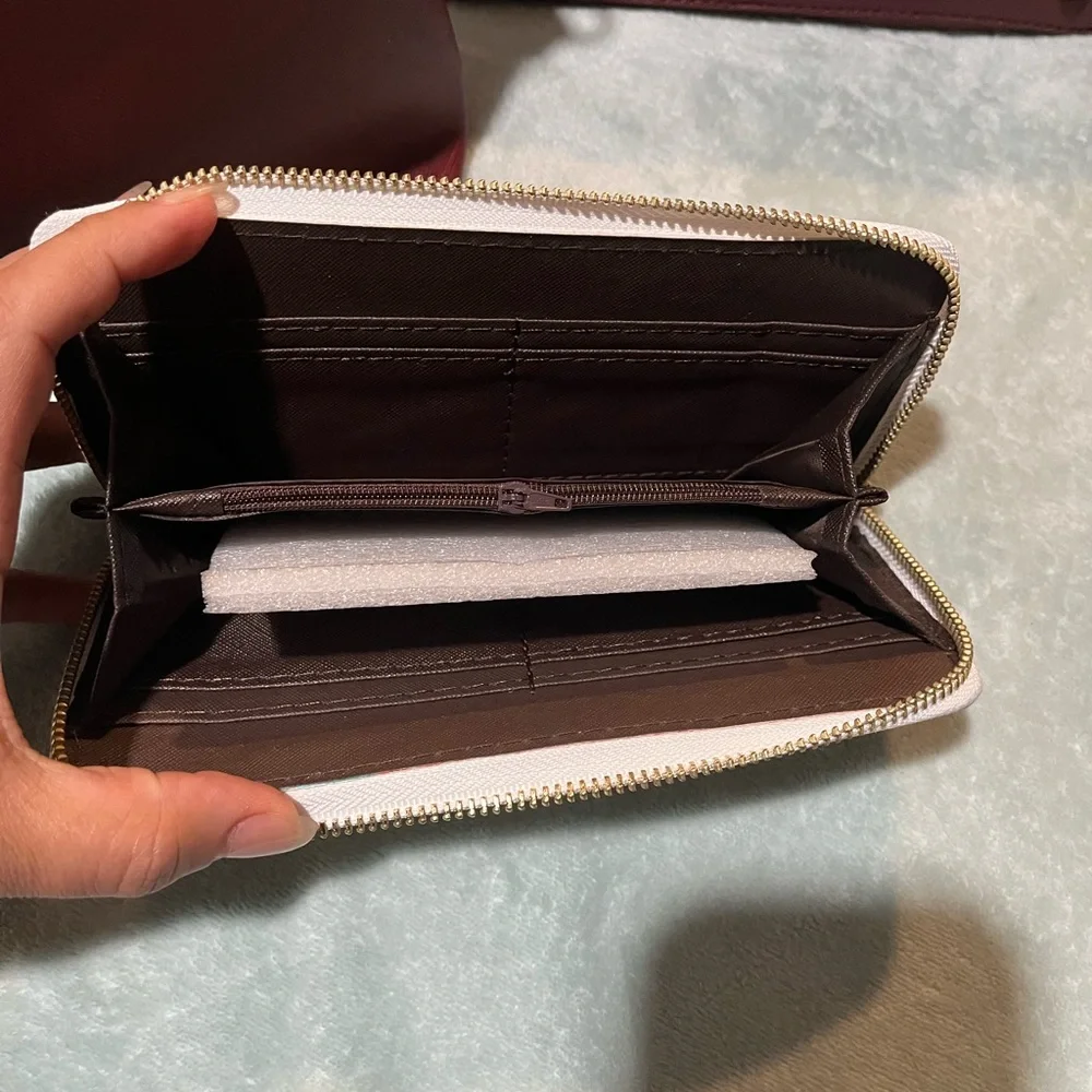 NWT TOTE SET - Picture 4 of 8